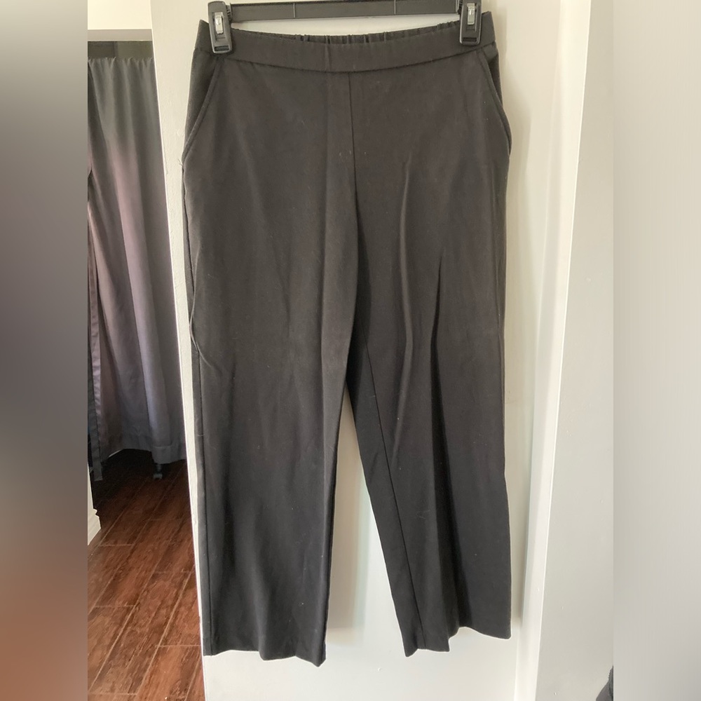 Woman’s stretch pants black